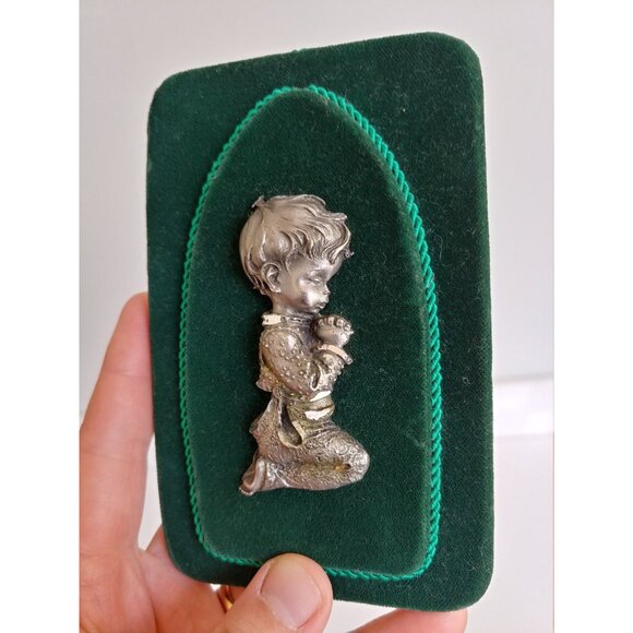 1960s praying children, Italian pewter on emerald green velvet - Picture 4 of 10